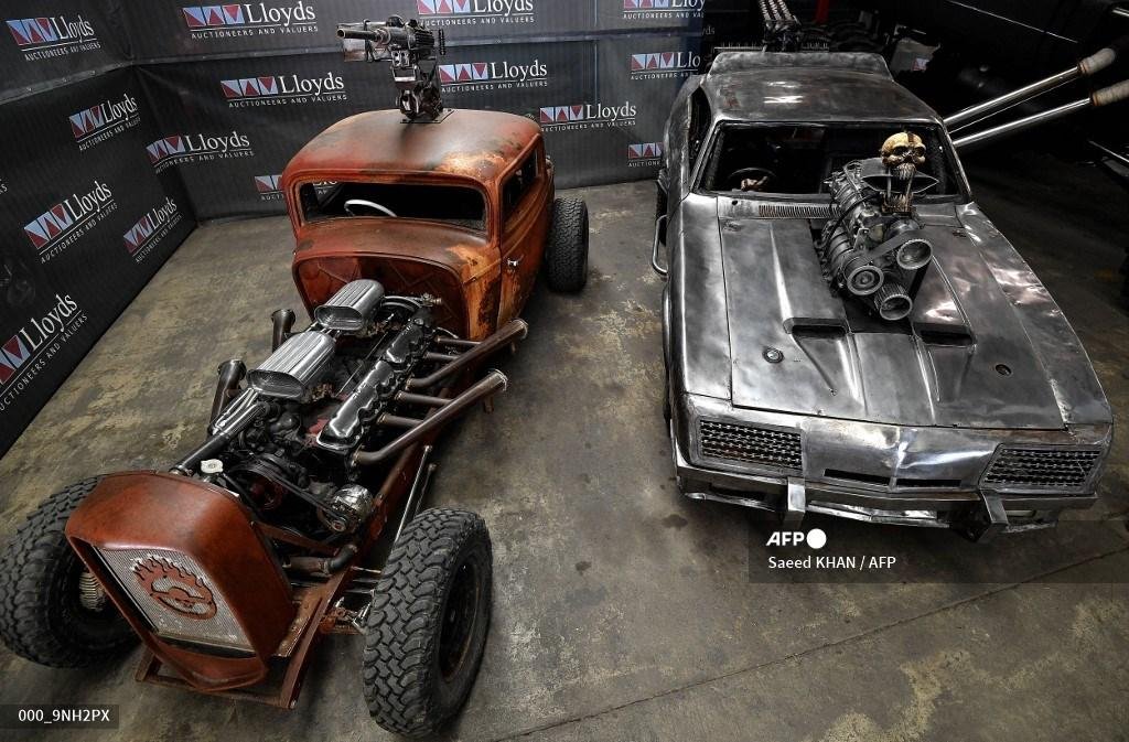 Leil&atilde;o colocou &agrave; venda 13 ve&iacute;culos extravagantes do sucesso de bilheterias "Mad Max: Estrada da F&uacute;ria"
