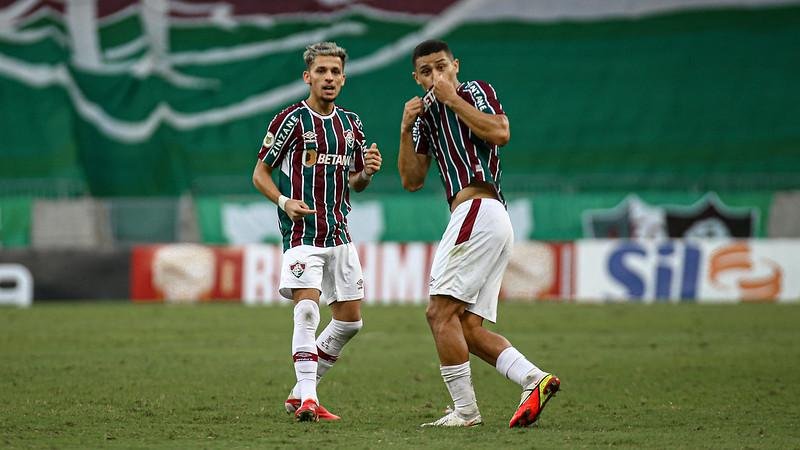 Fluminense vence e encosta no G6 do Brasileir&atilde;o