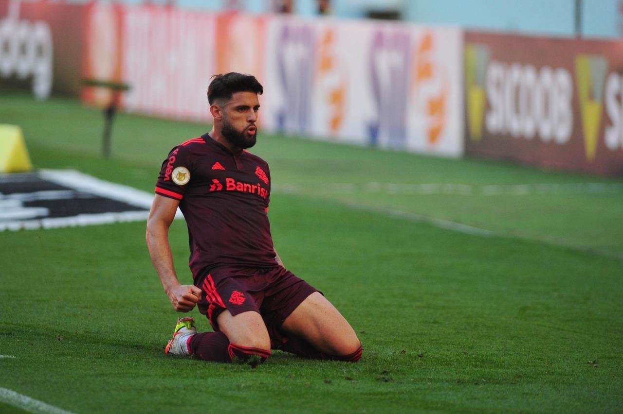Yuri Alberto marcou de cabe&ccedil;a o primeiro do jogo