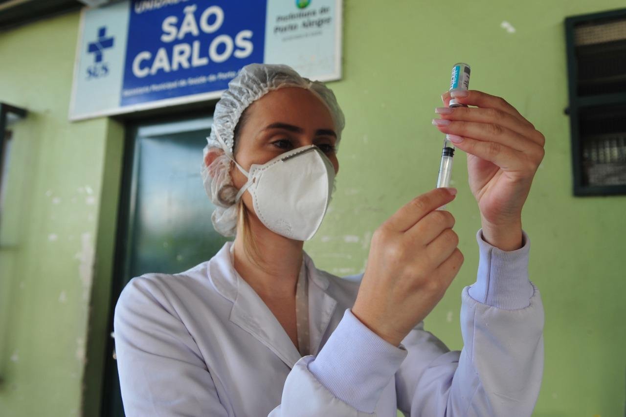 Porto Alegre faz balan&ccedil;o para aumentar abrang&ecirc;ncia da dose de refor&ccedil;o contra o coronav&iacute;rus