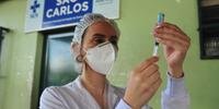 Porto Alegre faz balanço para aumentar abrangência da dose de reforço contra o coronavírus