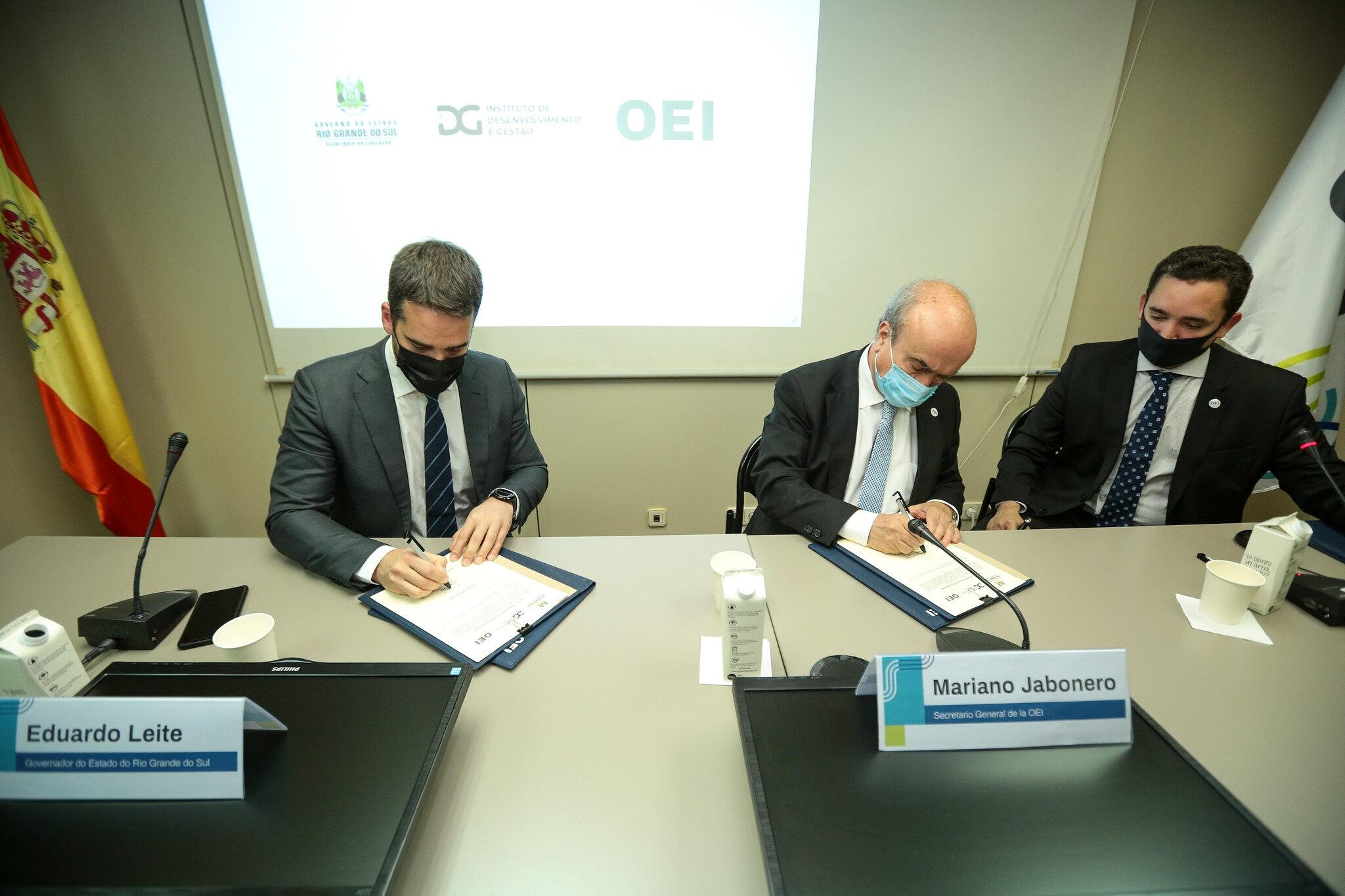 Compromisso foi firmado nesta segunda-feira