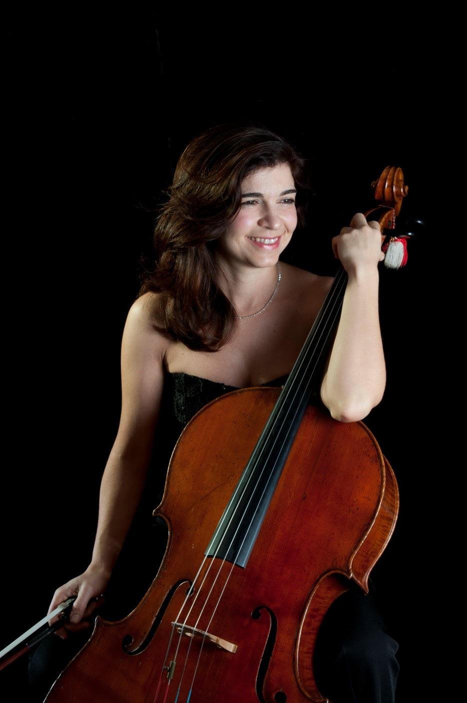 A violoncelista Milene Aliverti se apresenta no Multipalco Eva Sopher