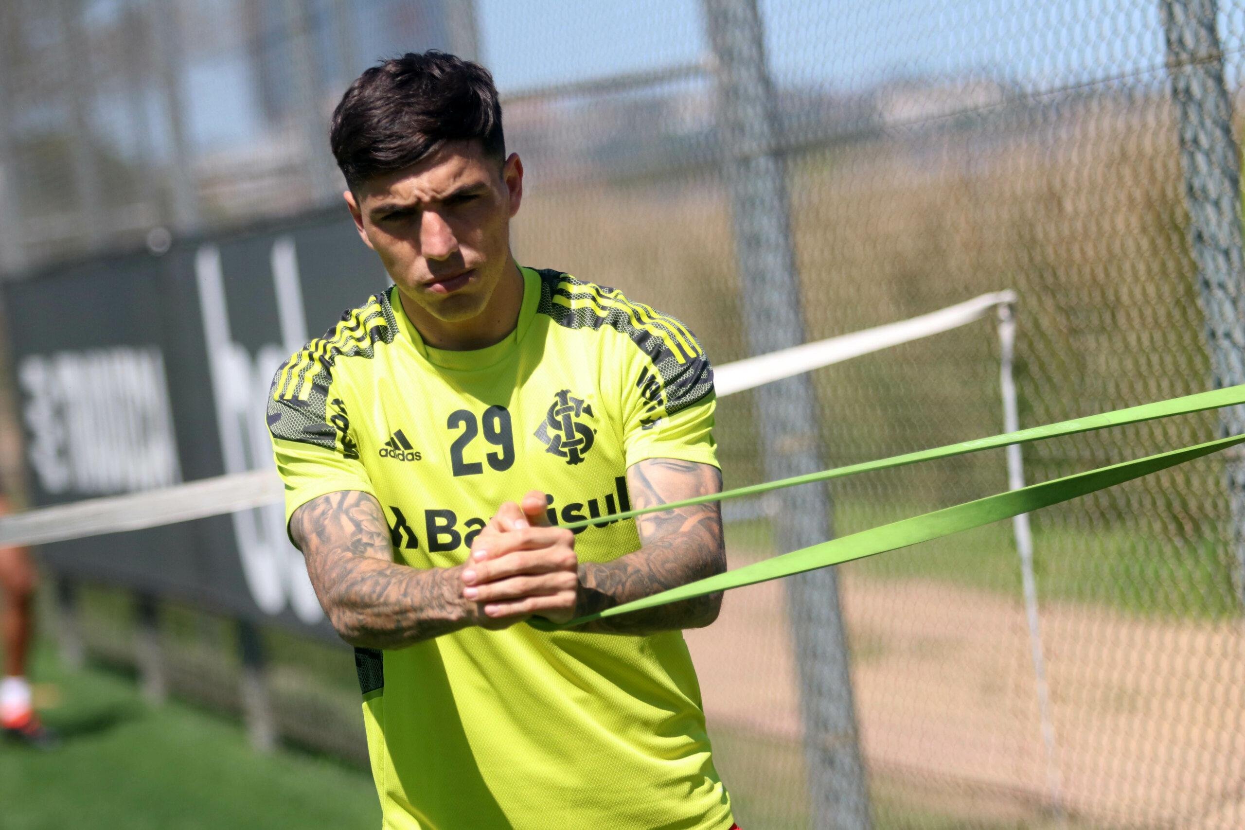 Saravia reconhece solidez defensiva do Colorado