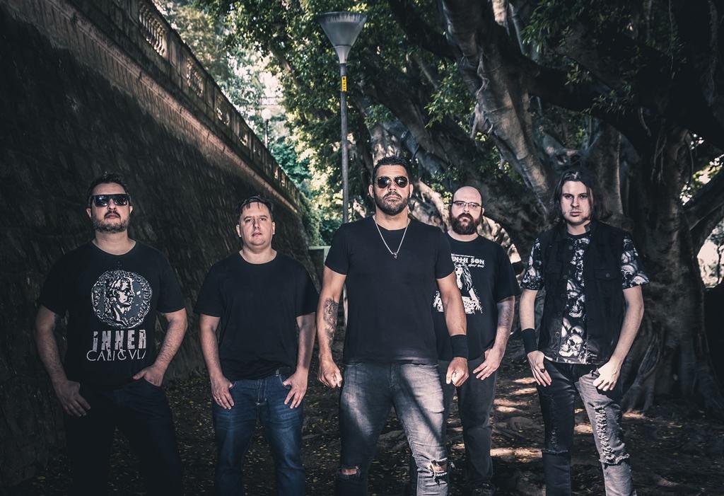 Logo ap&oacute;s o in&iacute;cio da pandemia, a banda passou a ser um quinteto