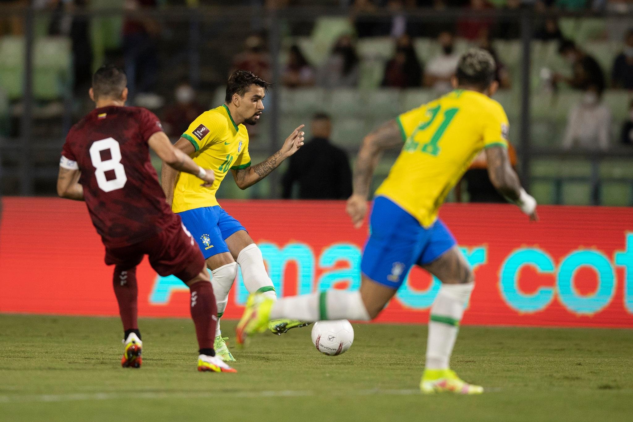Brasil enfrenta a Venezuela