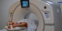 São realizados exames eletivos de tomografia, ressonância magnética e Raio-X