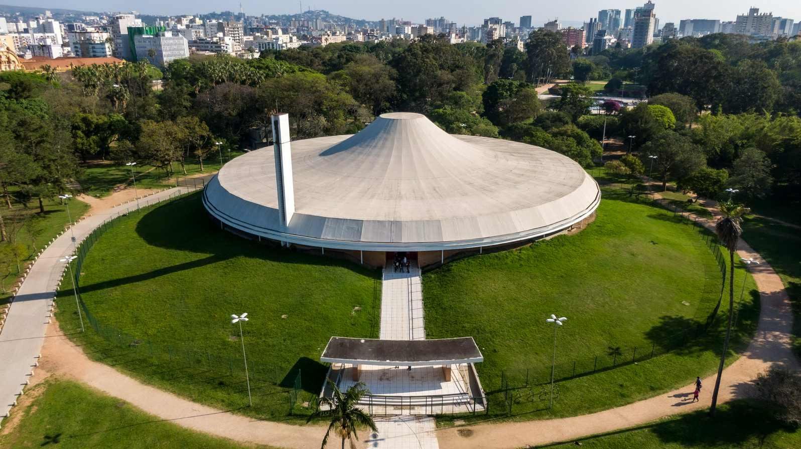A Opini&atilde;o Produtora realiza a cerim&ocirc;nia de entrega das obras do Audit&oacute;rio Ara&uacute;jo Vianna, no Parque Farroupilha
