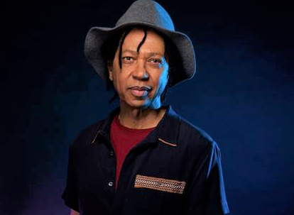 Aos 72 anos, Djavan soma centenas de composi&ccedil;&otilde;es registradas e 25 &aacute;lbuns gravados