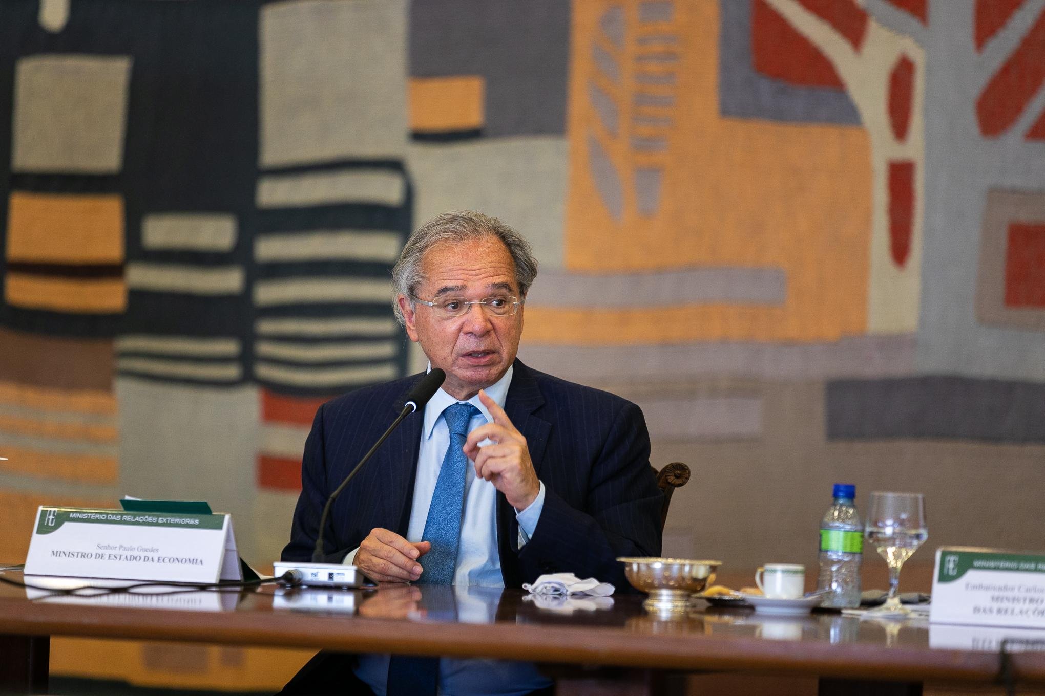 Segundo o ministro da economia, os investimentos est&atilde;o dentro da legalidade, mas que a proximidade das elei&ccedil;&otilde;es causa o ru&iacute;do