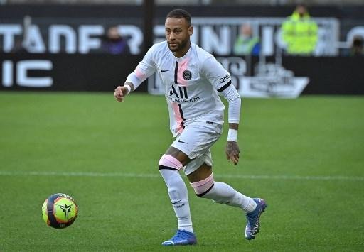 Neymar &eacute; um dos 30 finalistas do pr&ecirc;mio Bola de Ouro