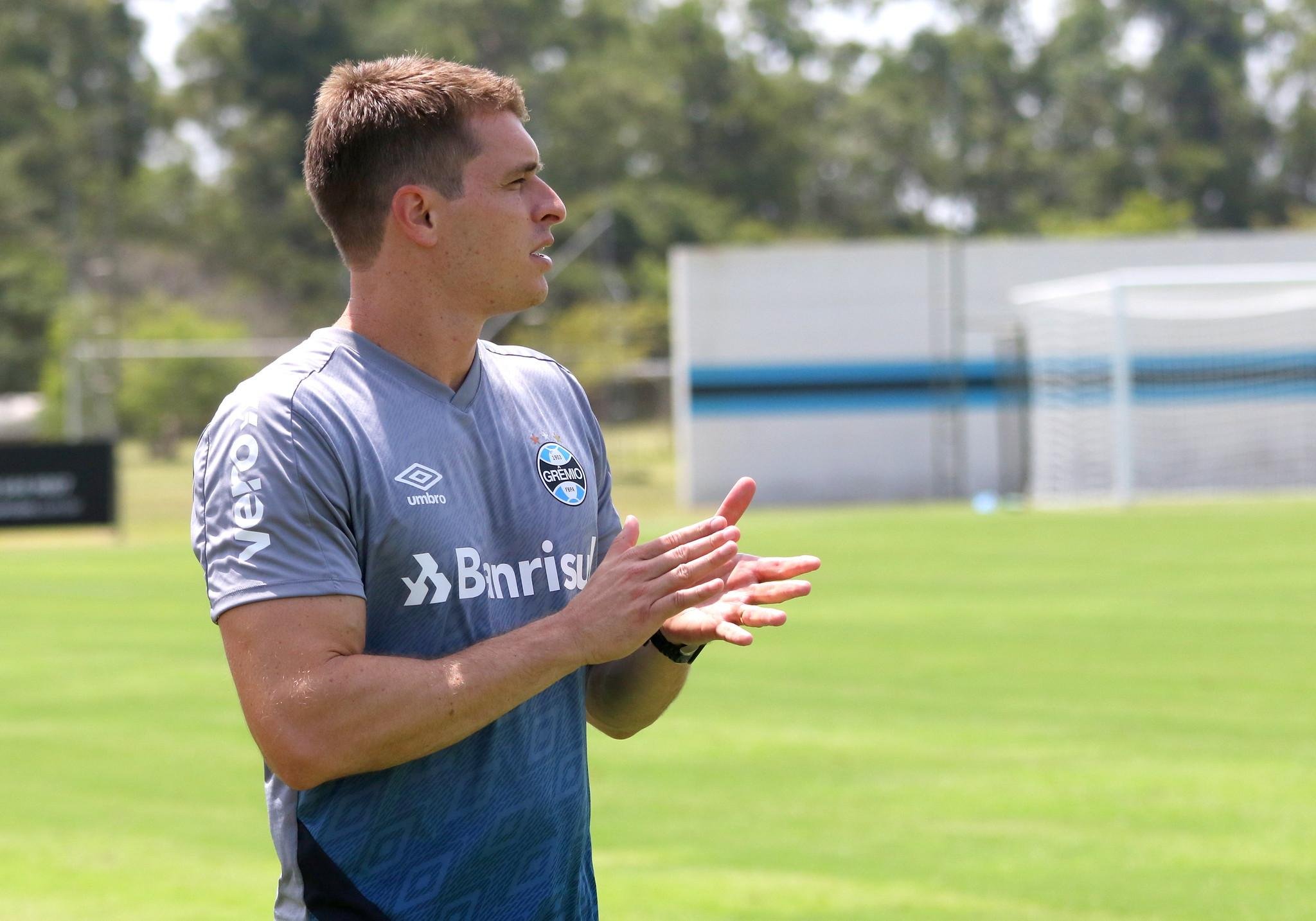 Internamente, Gomes &eacute; elogiado por seu conhecimento t&aacute;tico e t&eacute;cnico e vem sendo preparado para o futuro