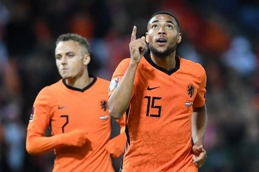Holanda goleou Gibraltar e lidera grupo nas Eliminat&oacute;rias