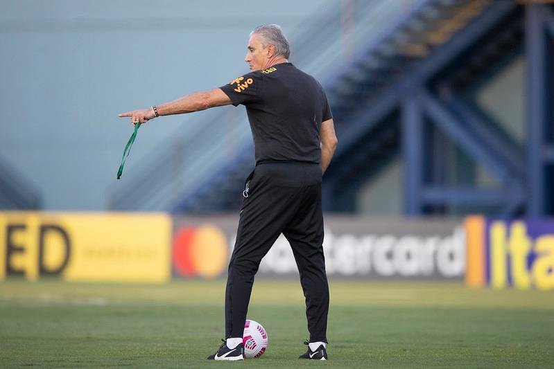 Tite treina Sele&ccedil;&atilde;o com Raphinha entre os titulares