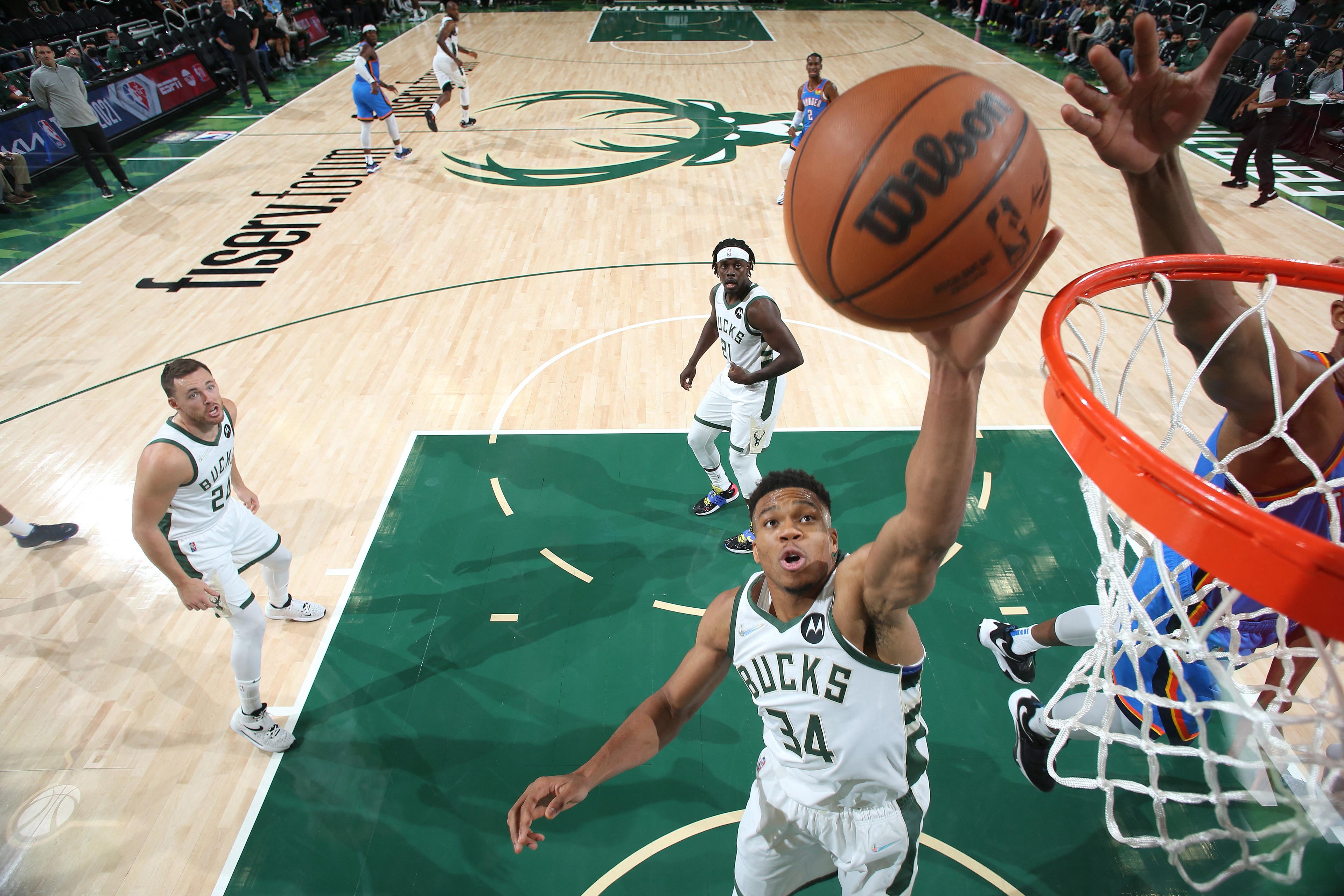 Astro do Bucks, o grego Antetokounmpo tenta levar o time ao bicampeonato em uma temporada que promete ser uma das mais disputadas dos &uacute;ltimos anos