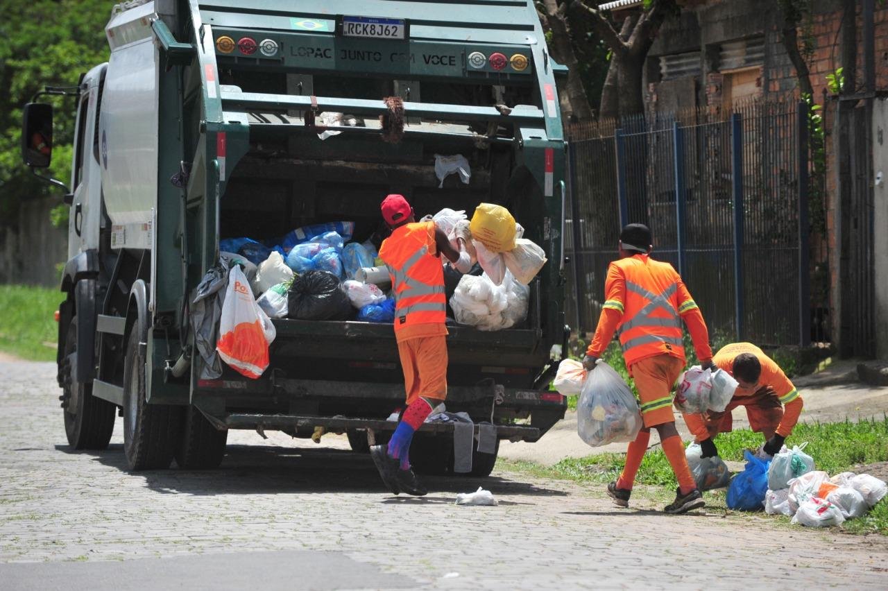 Cerca de 60 caminh&otilde;es estavam nas ruas na manh&atilde; de segunda-feira