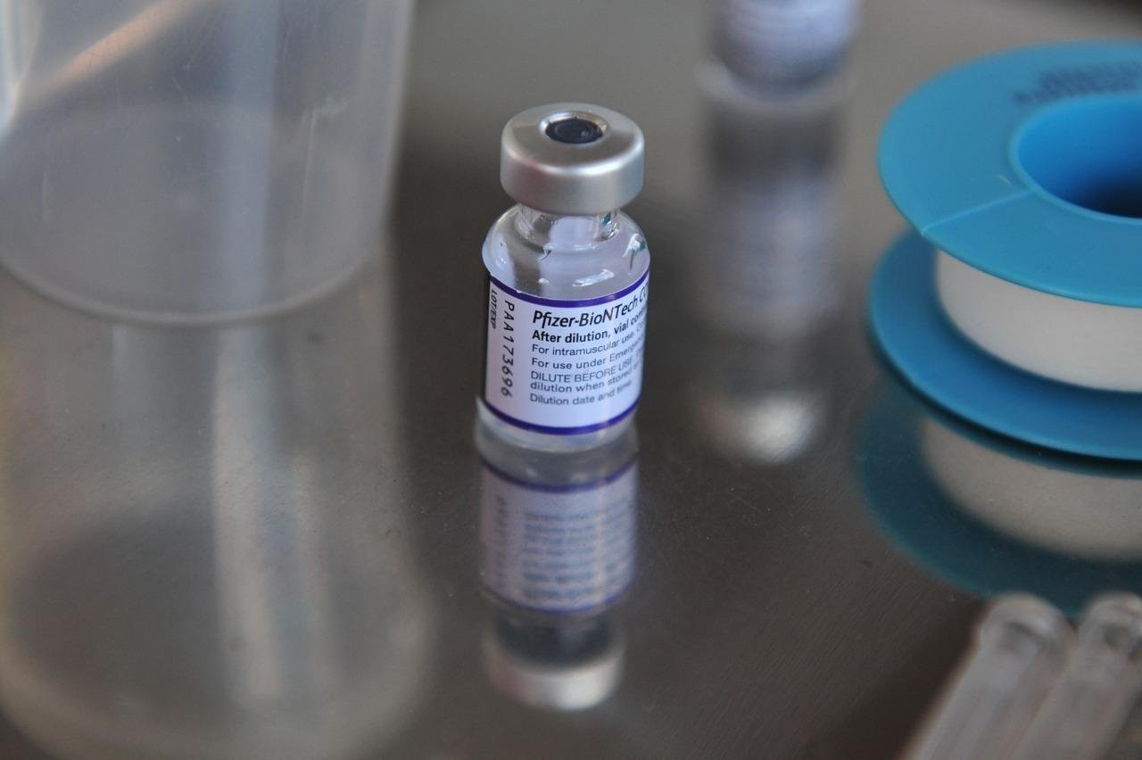 Na quinta-feira, jovens de 13 anos podem tomar a primeira dose da Pfizer; Na sexta, imuniza&ccedil;&atilde;o come&ccedil;a para pessoas com 12 anos
