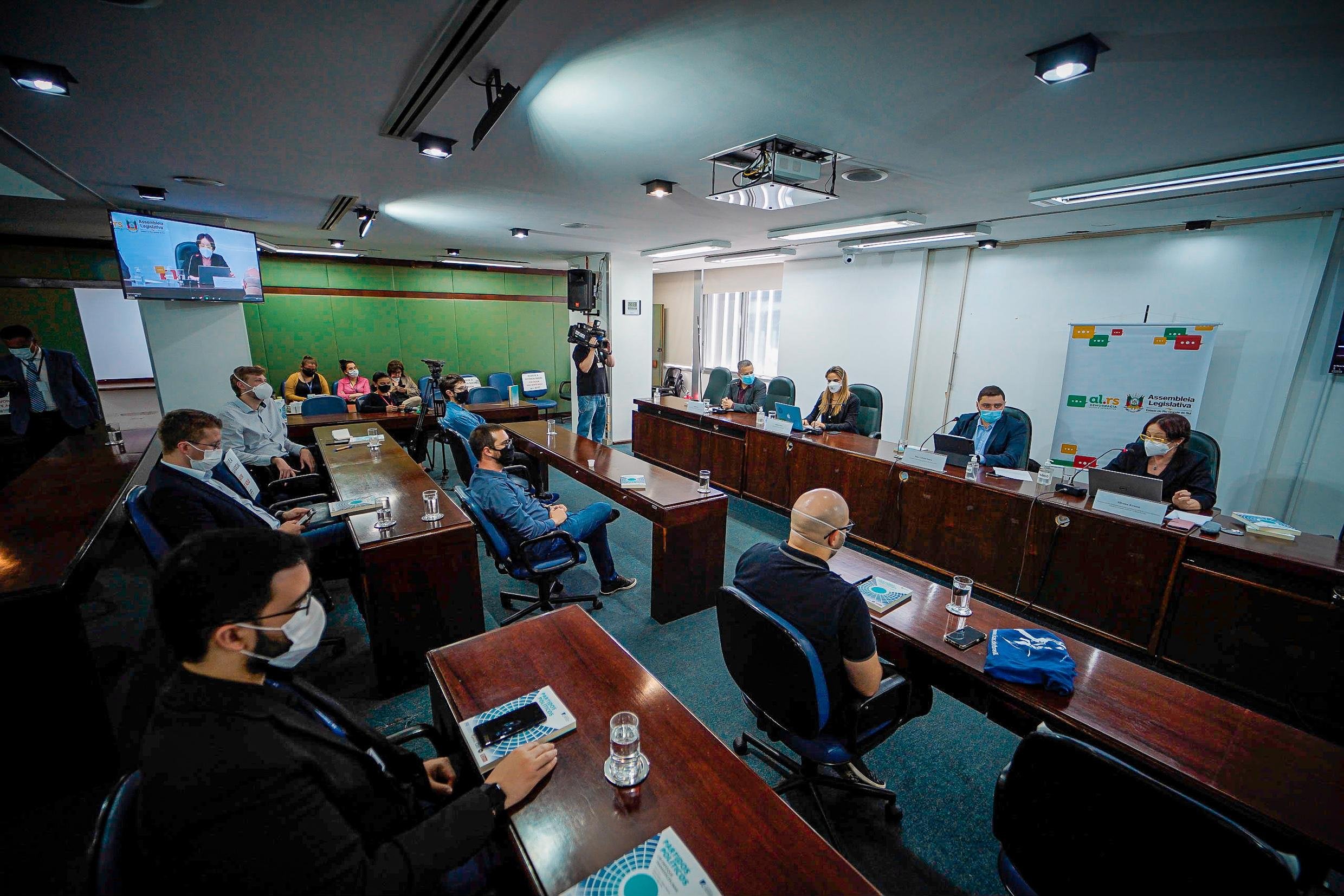 Encontro aconteceu em formato h&iacute;brido, no Plenarinho