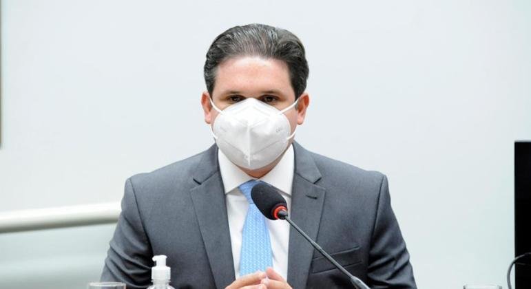 Hugo Motta incluiu possibilidade de furar a regra fiscal