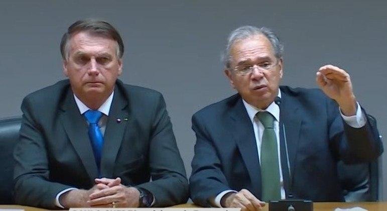 Guedes diz que "n&atilde;o &eacute; confort&aacute;vel" flexibilizar teto, mas que h&aacute; milh&otilde;es de brasileiros necessitados