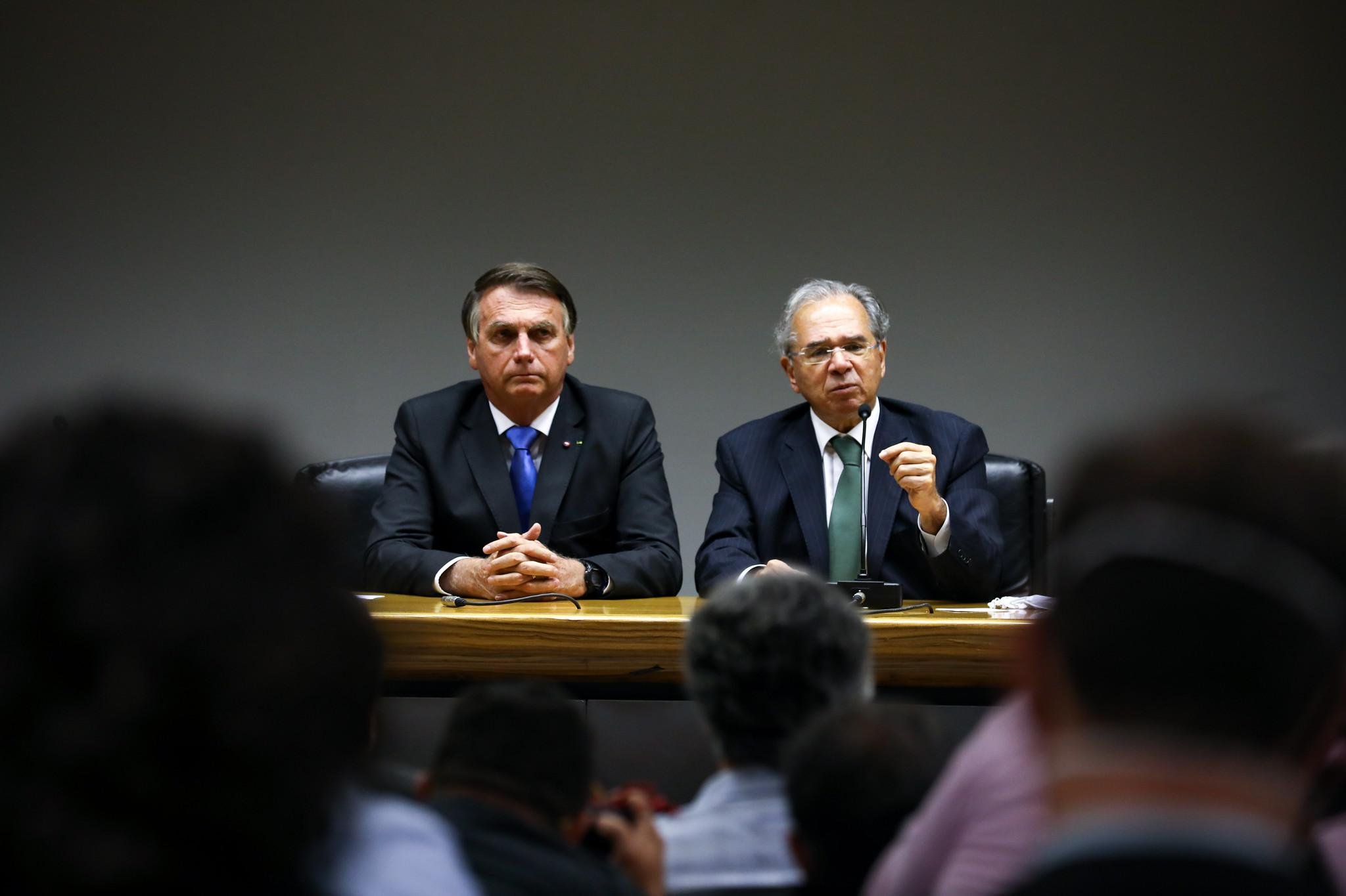 Ap&oacute;s dia de crise, juntos, presidente e ministro tentaram minimizar os danos