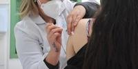 Vacinação ocorre em seis locais em Porto Alegre