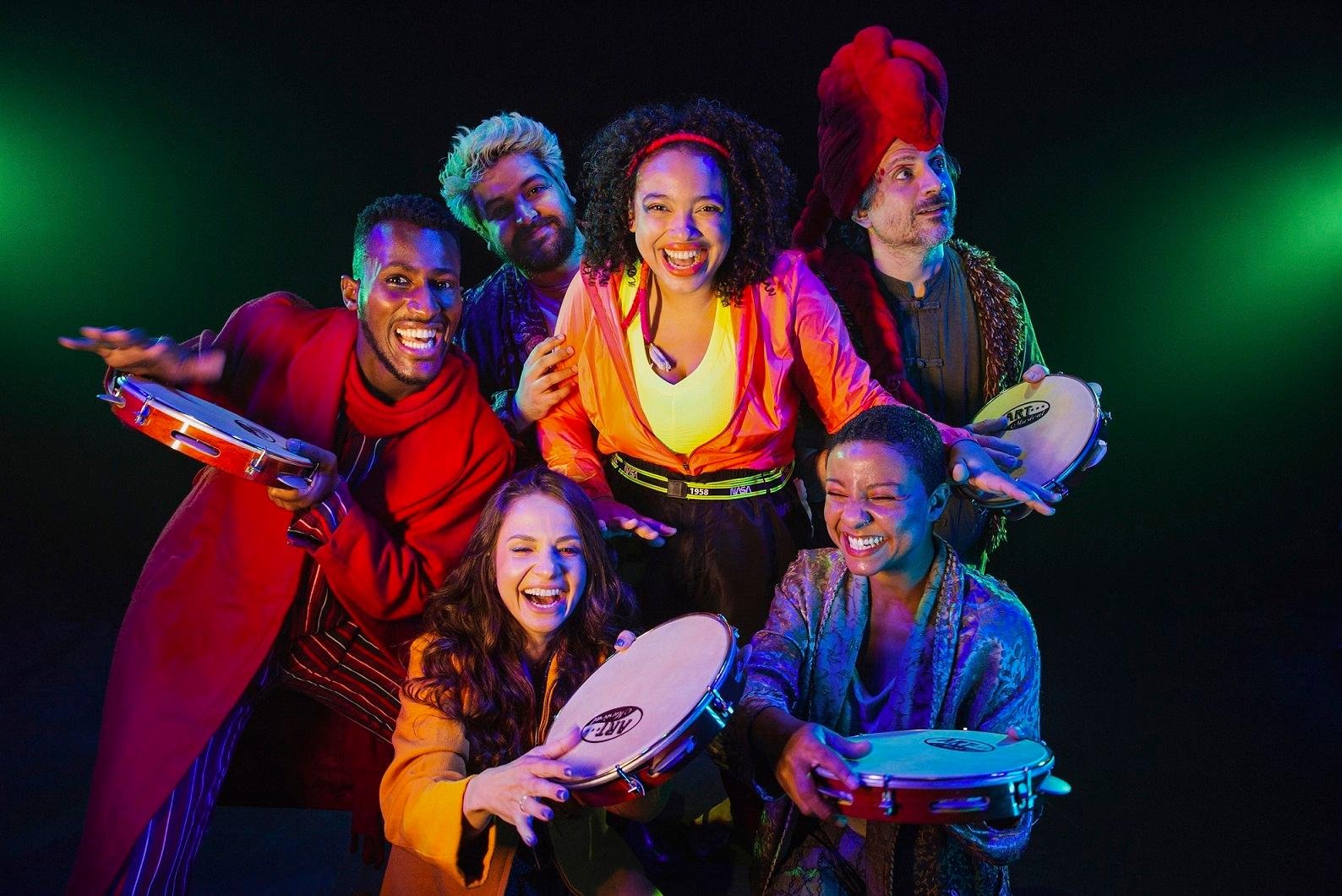 Musical infantojuvenil &lsquo;Baile Partimcundum&rsquo;, inspirado nas can&ccedil;&otilde;es do disco &lsquo;Partimpim 2&rsquo;, de Adriana Calcanhotto, tem a trilha executada ao vivo pelo elenco