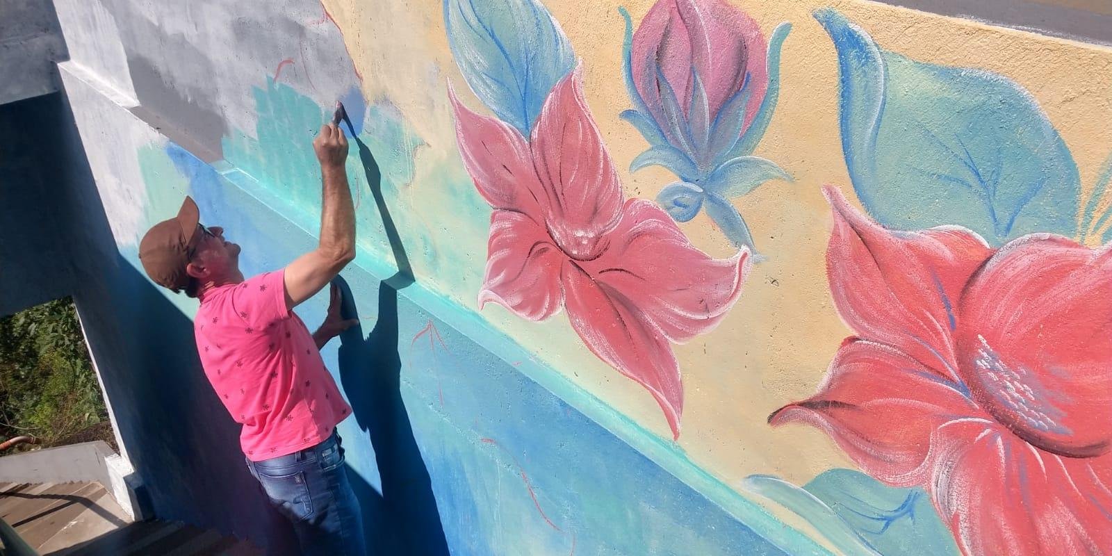 Revitaliza&ccedil;&atilde;o do local faz parte de um projeto de pintura do artista Adair Mahle