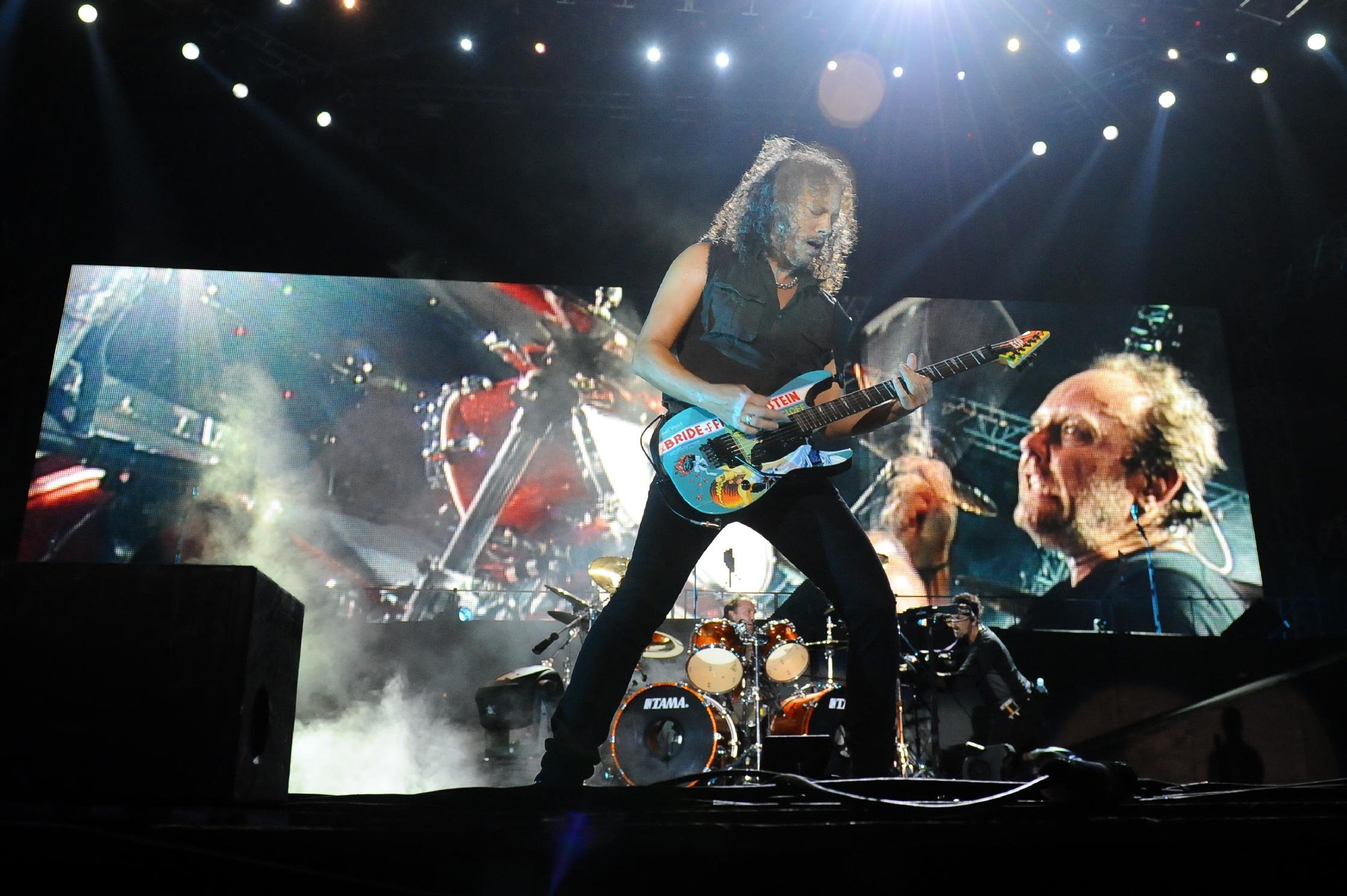 M&uacute;sico Kirk Hammett em destaque, na imagem do show realizado em Porto Alegre, no ano de 2010