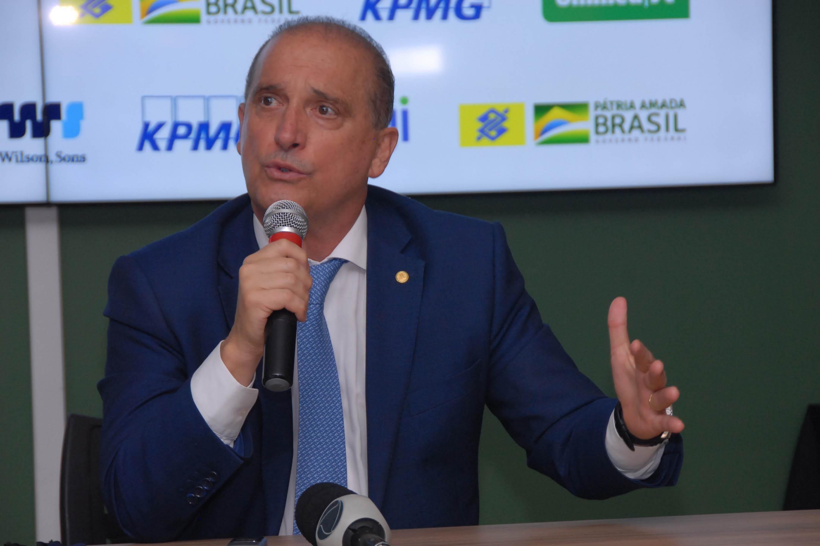 &Agrave; frente do Ministro do Trabalho e da Previd&ecirc;ncia, Onyx assinou portaria em rela&ccedil;&atilde;o &agrave; demiss&atilde;o de n&atilde;o vacinados