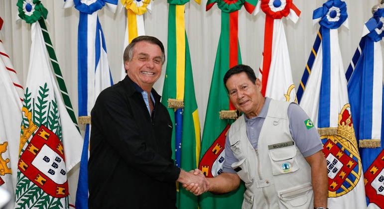 Presidente transmitiu o cargo ao vice Hamilton Mour&atilde;o temporariamente