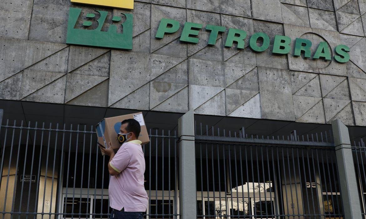 Petrobras fecha trimestre com lucro de R$ 31 bilh&otilde;es