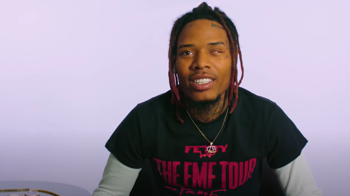 O cantor ganhou reconhecimento quando seu single de estreia, "Trap Queen", alcan&ccedil;ou a segunda posi&ccedil;&atilde;o nas paradas dos EUA em 2015.