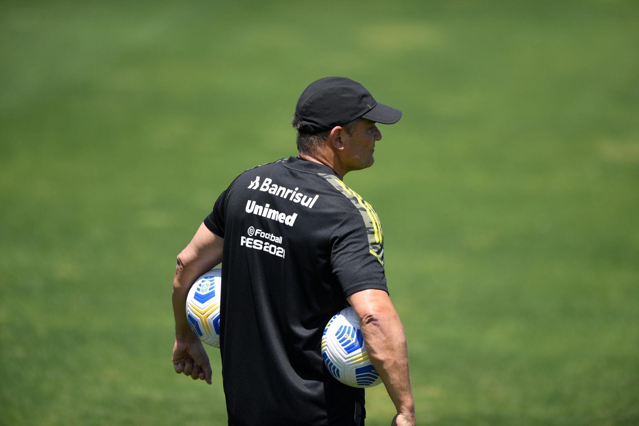 T&eacute;cnico Diego Aguirre ter&aacute; alguns desfalques para a partida desta noite