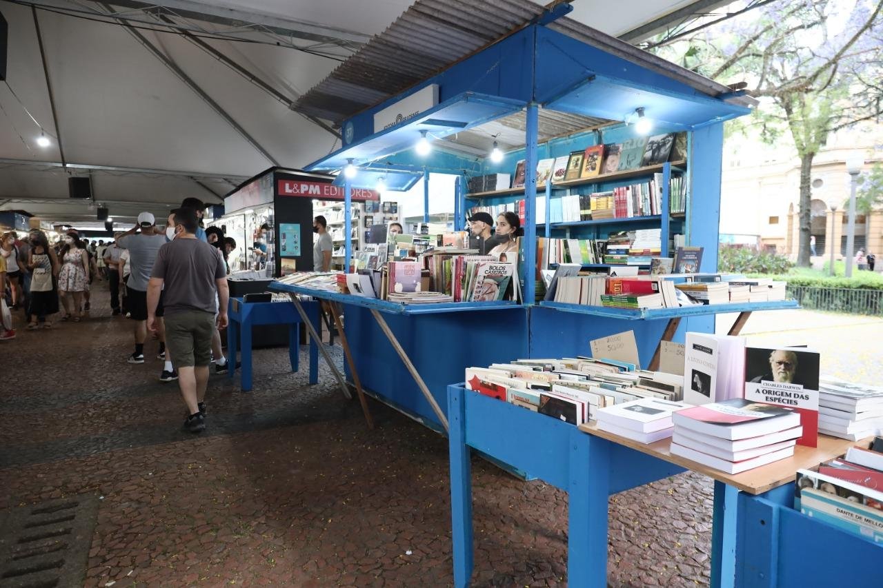 A banca 37, da Editora Pradense, seguir&aacute; aberta em homenagem ao livreiro Ricardo Fonini