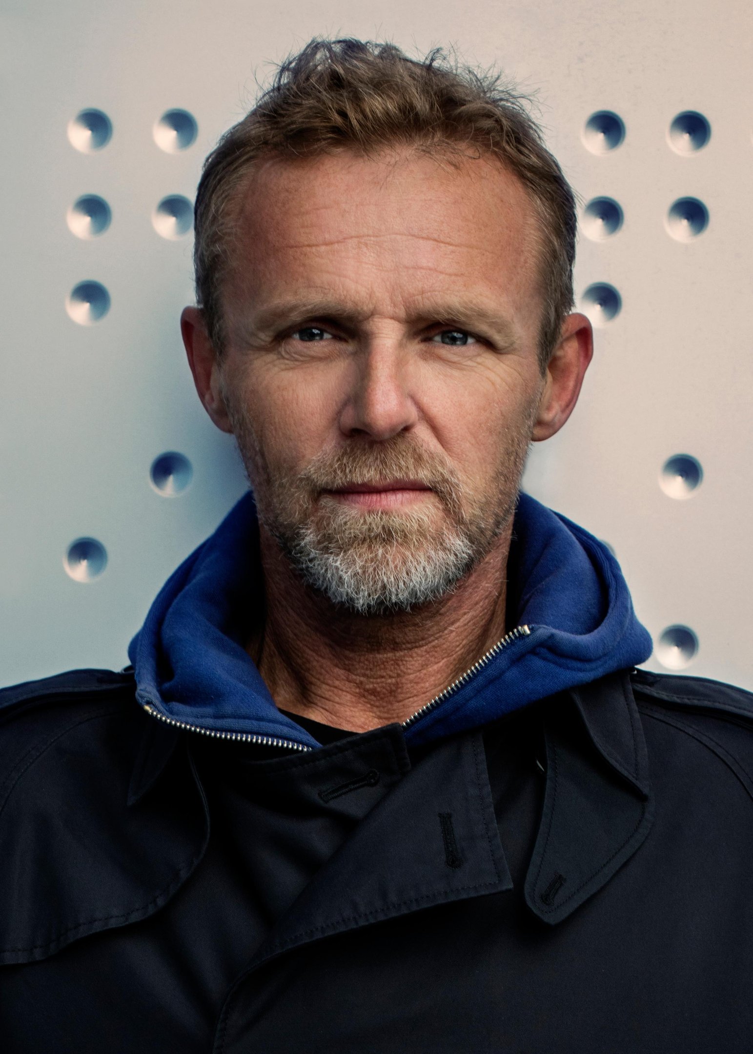 O autor Jo Nesb&oslash; vai participar de um bate-papo on-line nesta segunda-feira, &agrave;s 18h