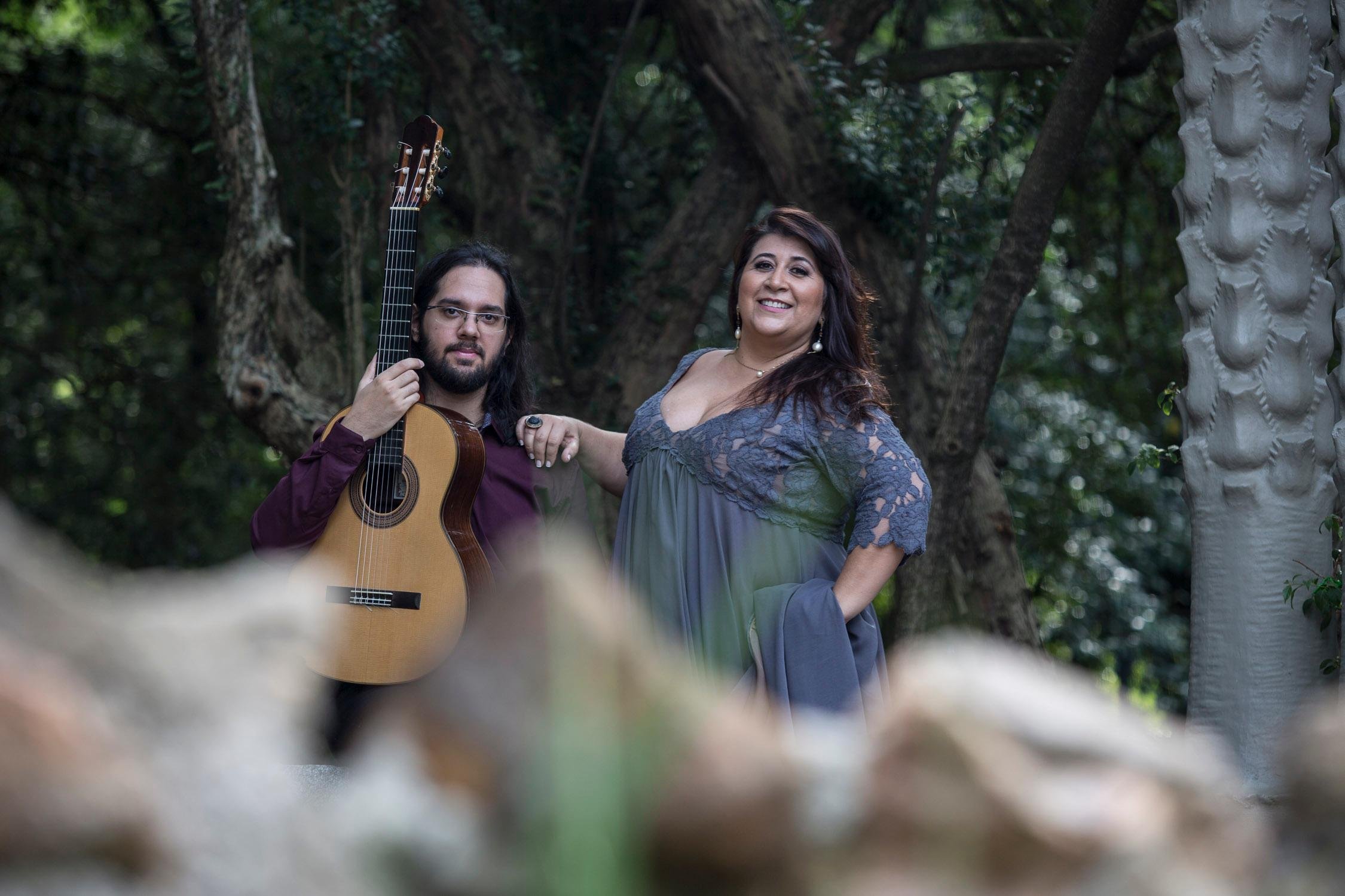 A soprano Geisa Abreu e o violonista Jo&atilde;o Spinelli realizar&atilde;o o show "La Llorona", baseado no folclore mexicano