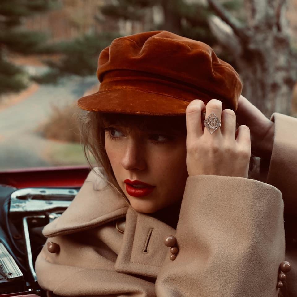 Taylor Swift divulga capa do disco "Red" e anuncia curta-metragem, ambos para sexta-feira, dia 12 de novembro