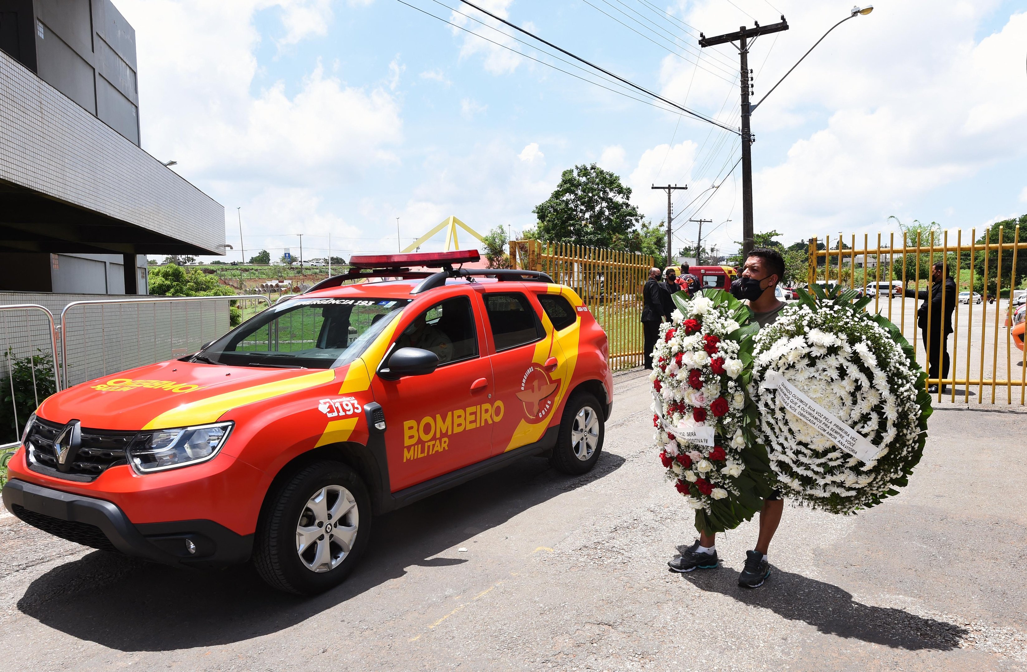 O cortejo saiu do Gin&aacute;sio Goi&acirc;nia Arena e segue at&eacute; o Cemit&eacute;rio Parque Memorial