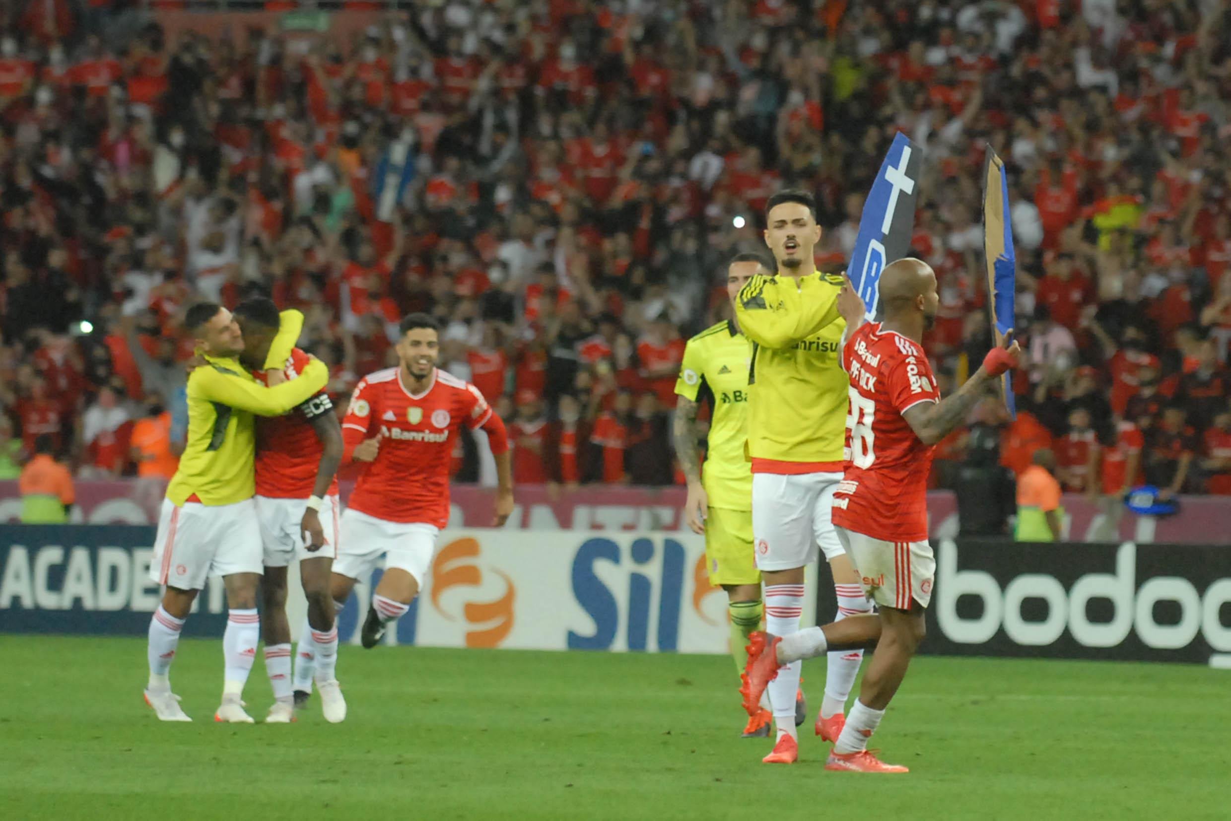 Jogadores do Inter provocaram o Gr&ecirc;mio ap&oacute;s a vit&oacute;ria no Gre-Nal