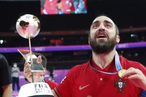 Catarinense é eleito o melhor jogador do mundo de futsal pela terceira vez  – Agência de Notícias Avante!