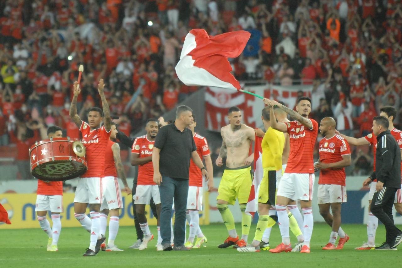 Jogadores fizeram enorme festa dentro de campo