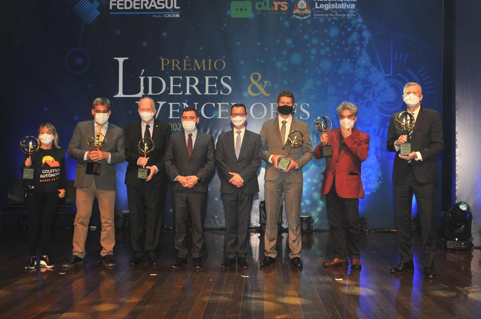 Personalidades receberam a honraria no Dante Barone