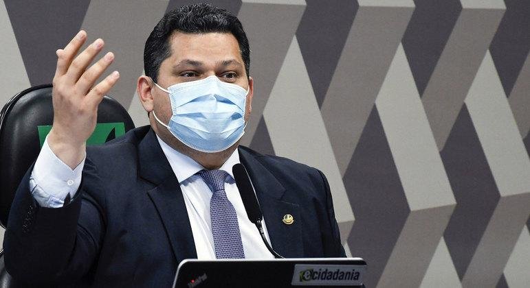 "Por que ningu&eacute;m pergunta do CNMP? S&oacute; Andr&eacute; Mendon&ccedil;a?" questionou ao ser perguntado sobre sabatina do indicado ao STF