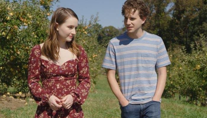 Ben Platt repete seu papel da Broadway como um estudante do ensino m&eacute;dio depressivo e isolado