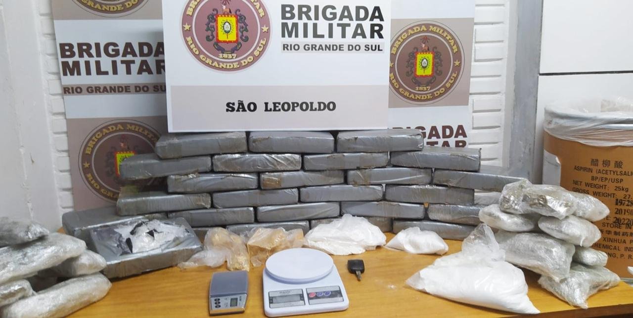 Coca&iacute;na, al&eacute;m de maconha e crack, foram encontradas pelos policiais militares
