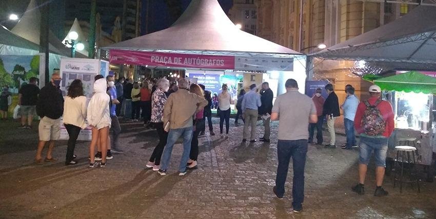Pra&ccedil;a de Autogr&aacute;fos na 67&ordf; edi&ccedil;&atilde;o da Feira do Livro de Porto Alegre