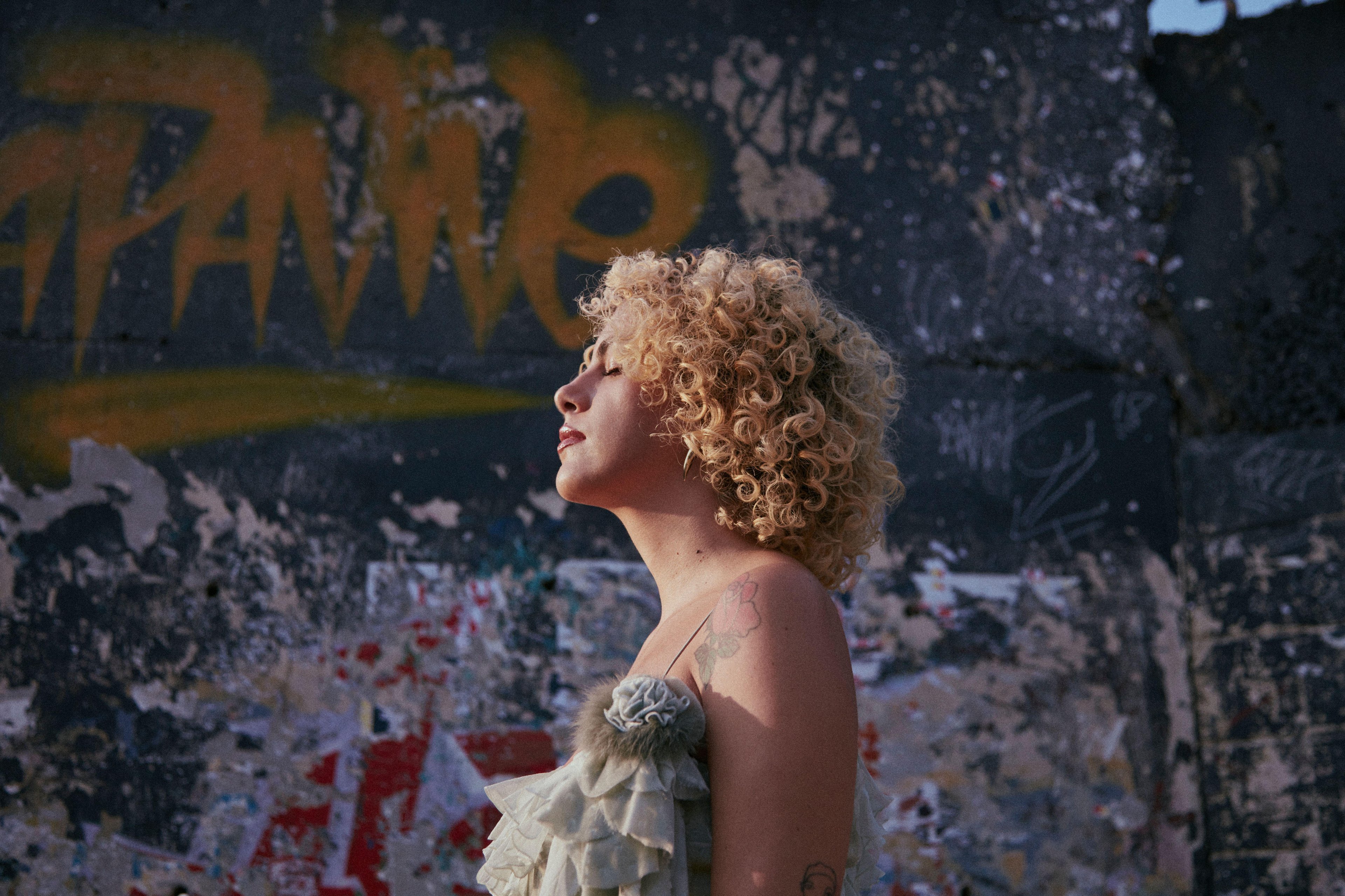 C&eacute;u apresenta &ldquo;Um Gosto de Sol&rdquo;, primeiro &aacute;lbum em que d&aacute; voz a uma d&uacute;zia de can&ccedil;&otilde;es escritas por outros autores