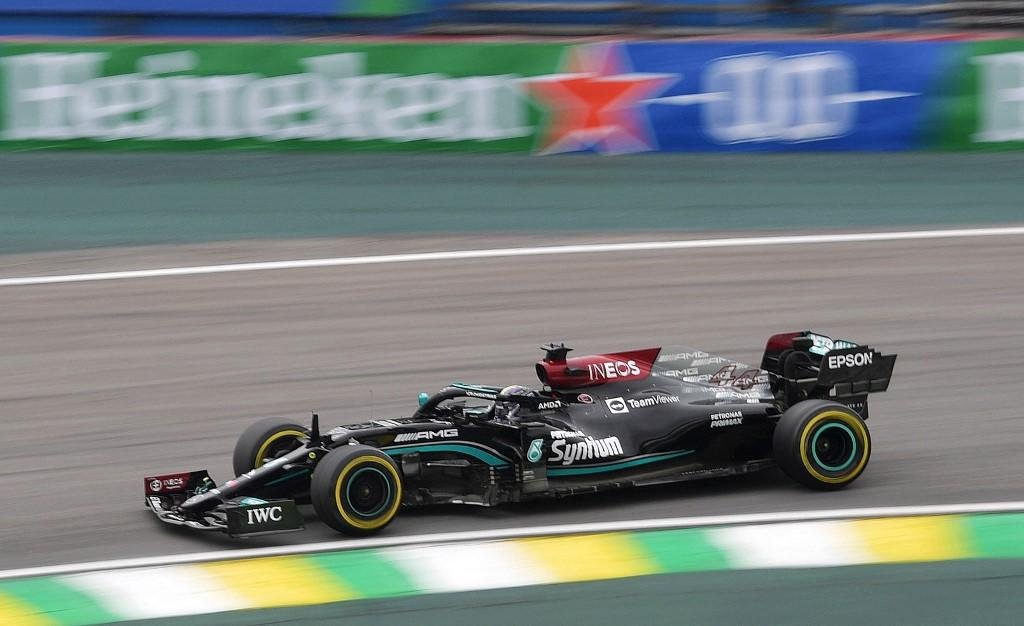 Brit&acirc;nico tenta superar puni&ccedil;&atilde;o por troca de motor