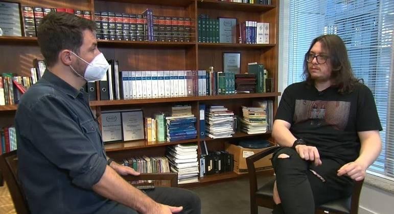 Alexandre Abr&atilde;o, filho do cantor Chor&atilde;o, concede entrevista exclusiva ao Domingo Espetacular e fala sobre briga judicial com antigos colegas de banda do pai
